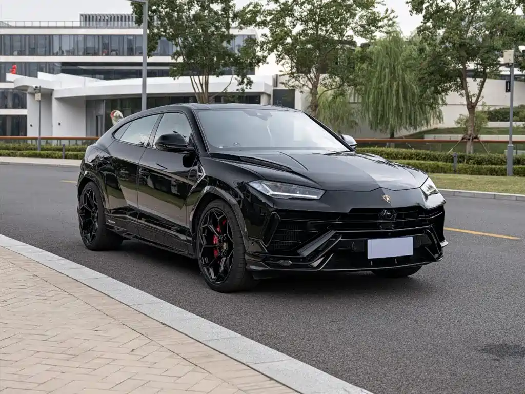 Lamborghini Urus 2024