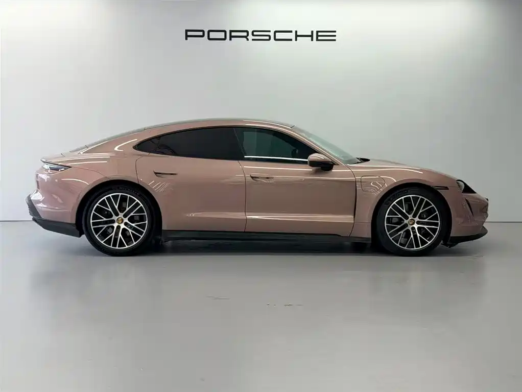 Porsche Taycan 2022