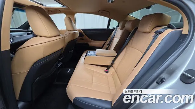 Lexus ES 2024