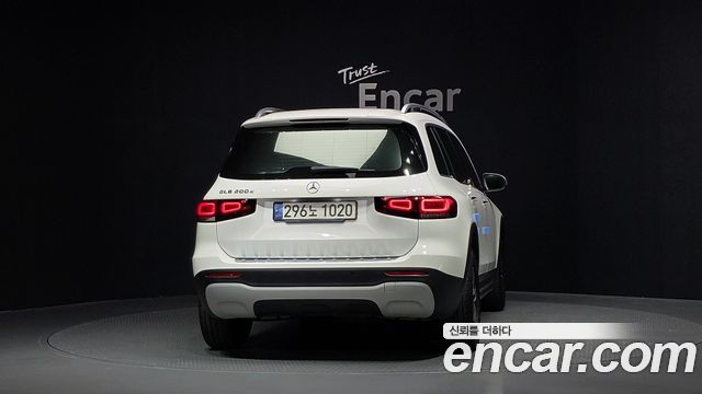 Mercedes-Benz GLB 2021
