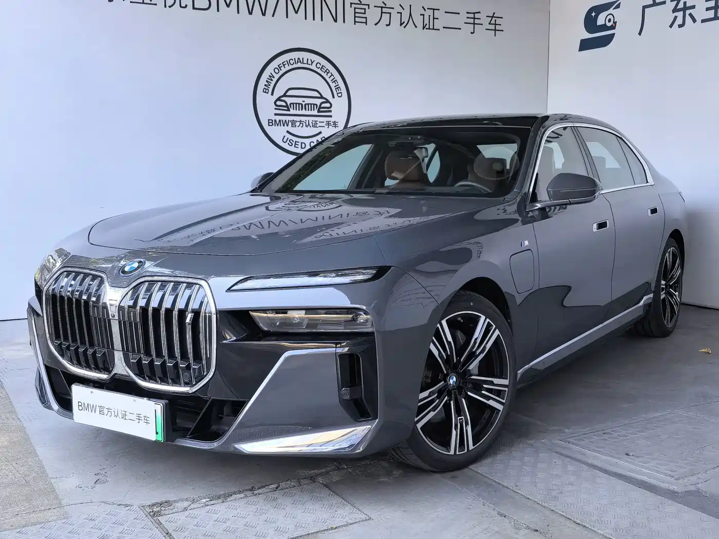 BMW i7 2025