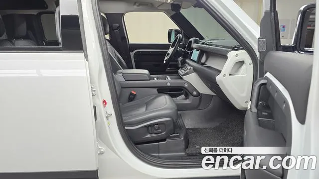 Land Rover Defender 2021