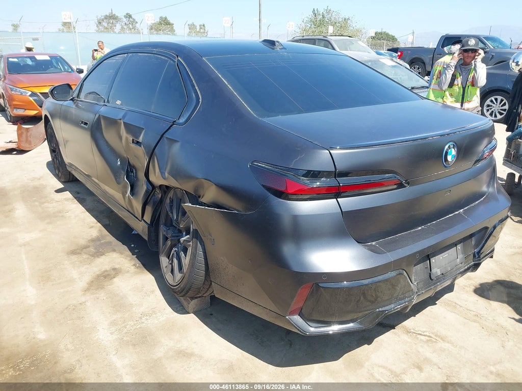 BMW i7 2025