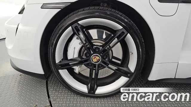 Porsche Taycan 2022