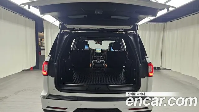 Lincoln Navigator 2021