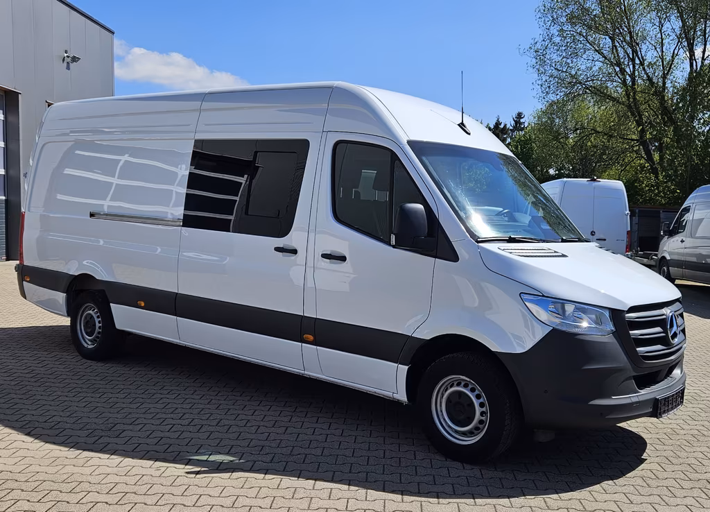 Mercedes-Benz SPRINTER 2025