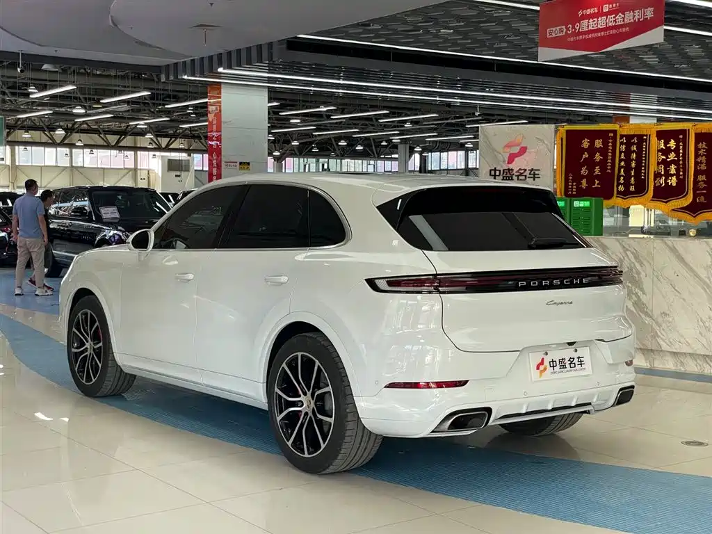Porsche Cayenne 2024