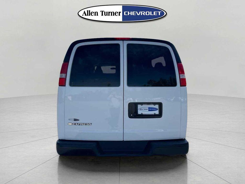 Chevrolet Express 2025