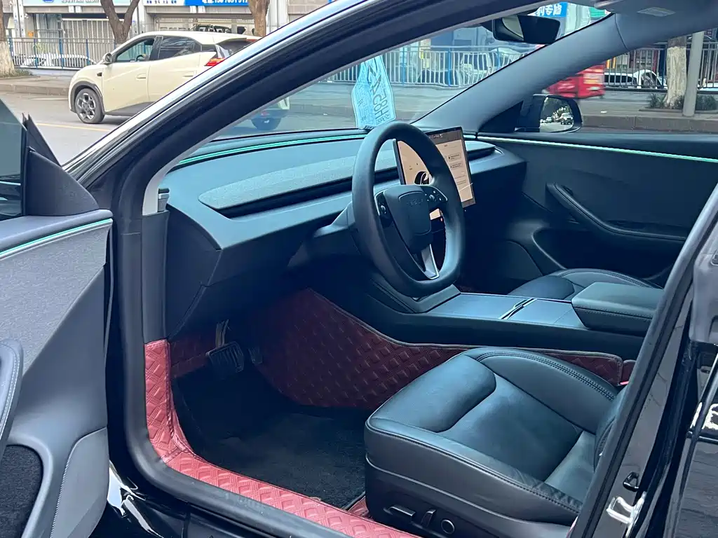 Tesla Model 3 2024