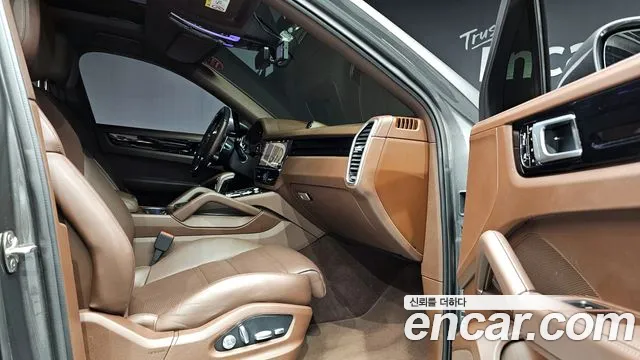 Porsche Cayenne 2021