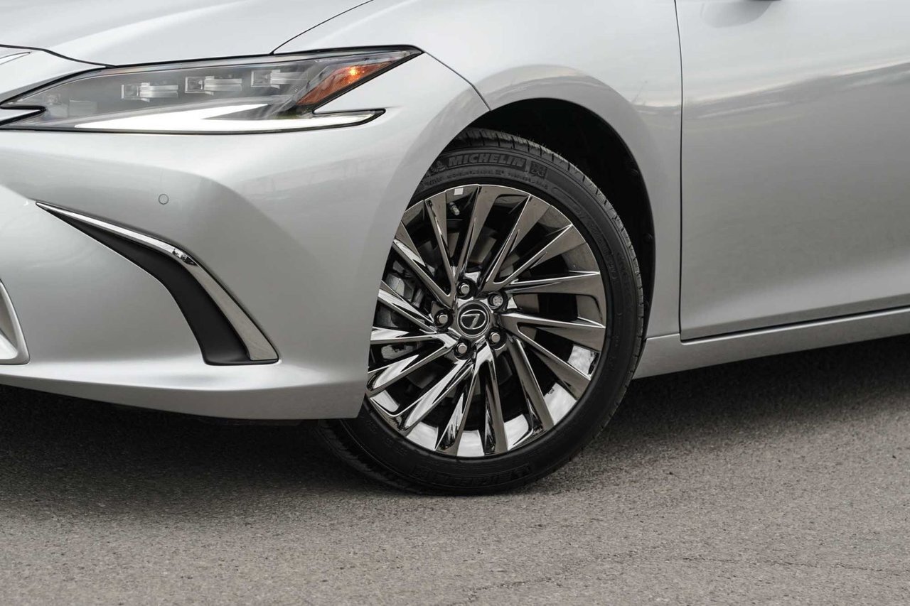 Lexus ES 2025