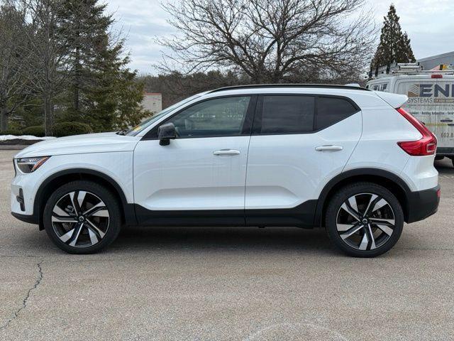 Volvo XC40 2025