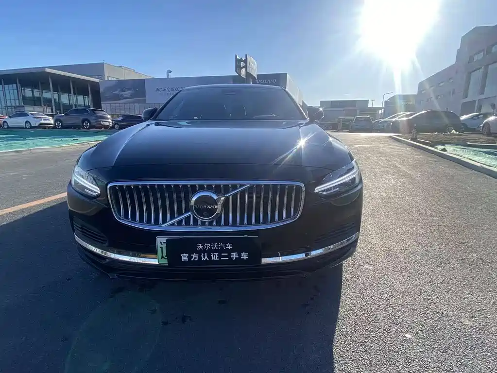 Volvo S90 2025