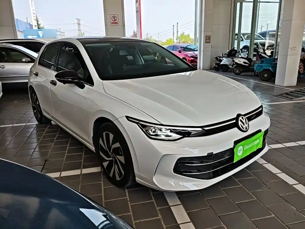 Volkswagen Golf 2025