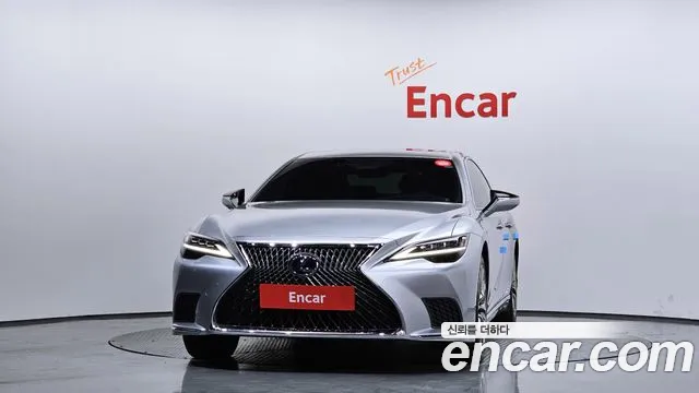 Lexus LS 2022