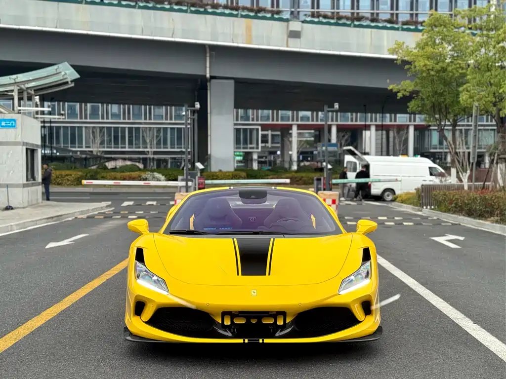 Ferrari F8 2022