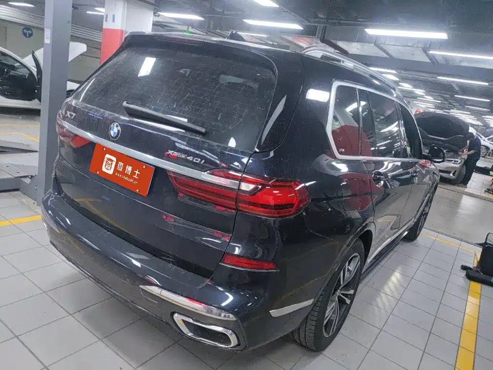 BMW X7 2021