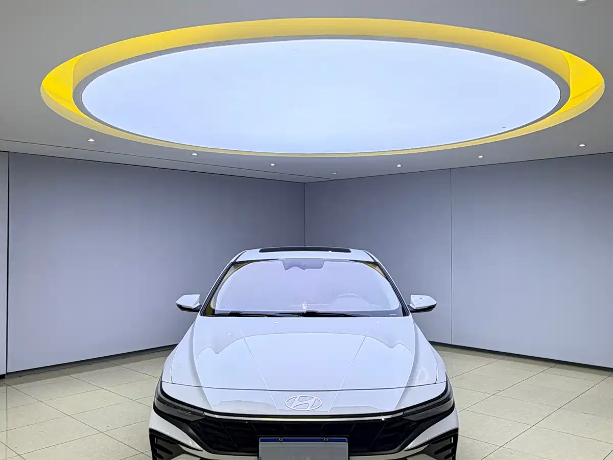 Hyundai Elantra 2023
