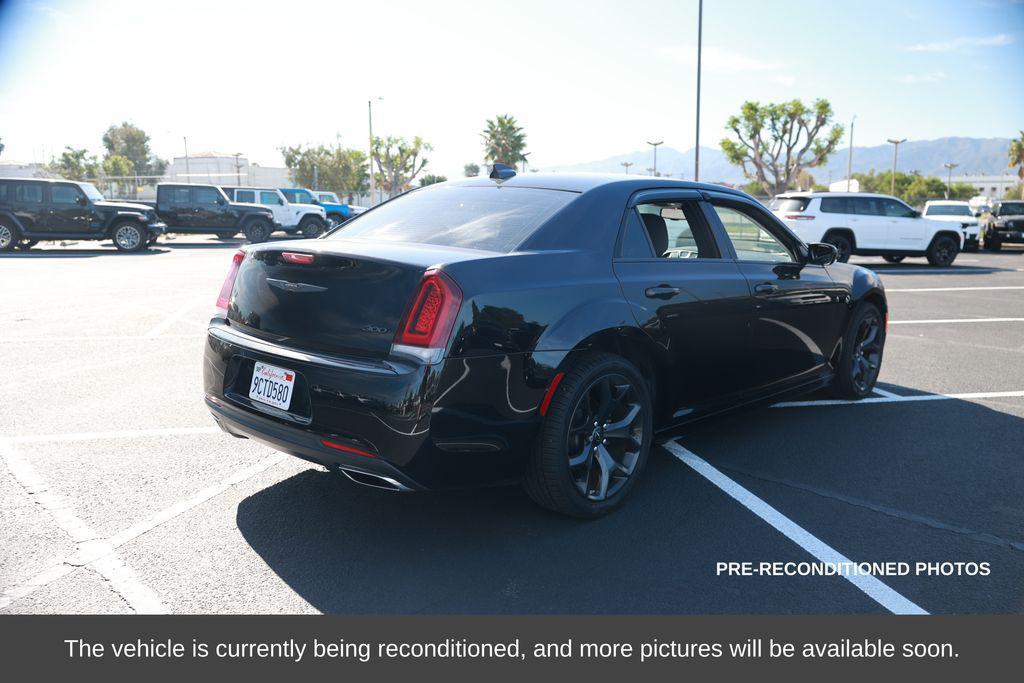 Chrysler 300 2022