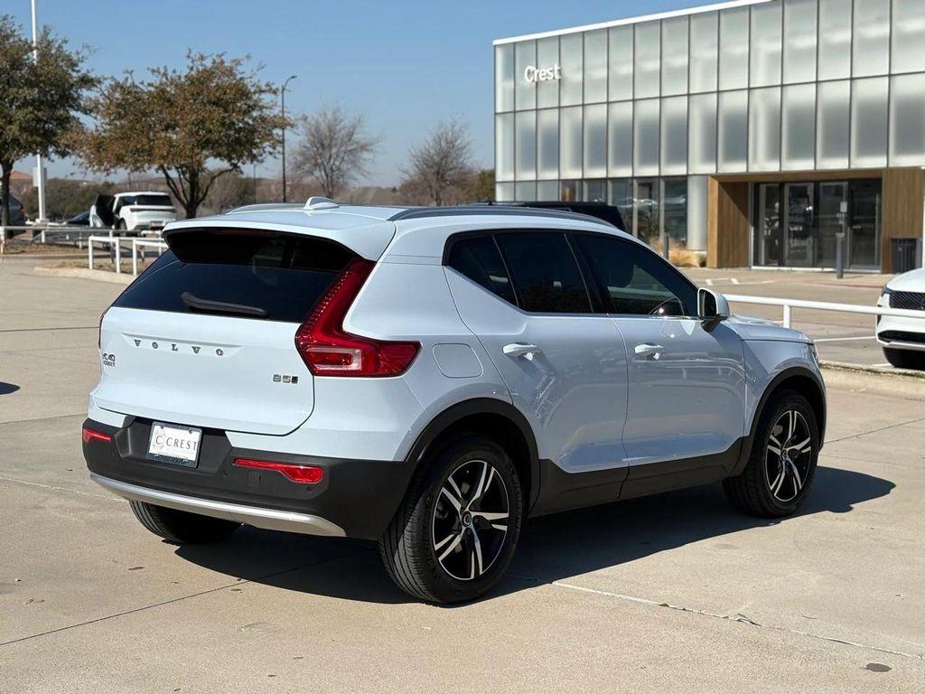 Volvo XC40 2025