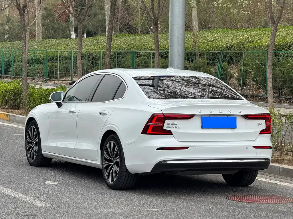 Volvo S60 2023
