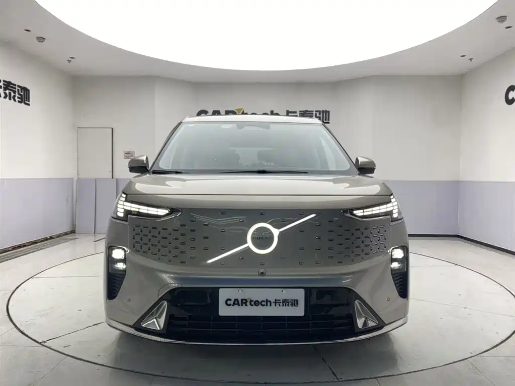 Volvo EM90 2024