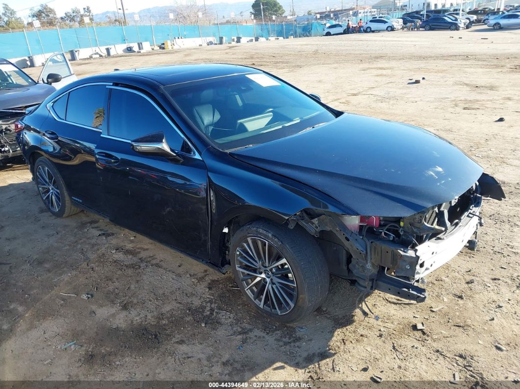 Lexus ES 2022