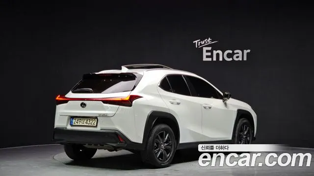 Lexus UX 2024