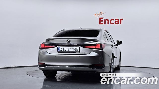 Lexus ES 2022