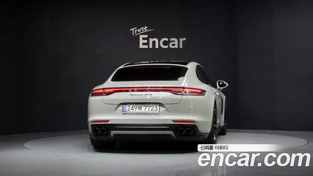 Porsche Panamera 2022