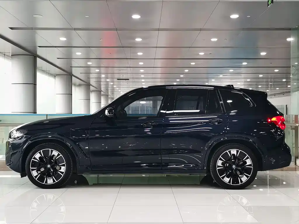 BMW iX3 2023