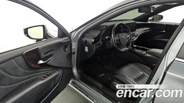 Lexus LS 2022