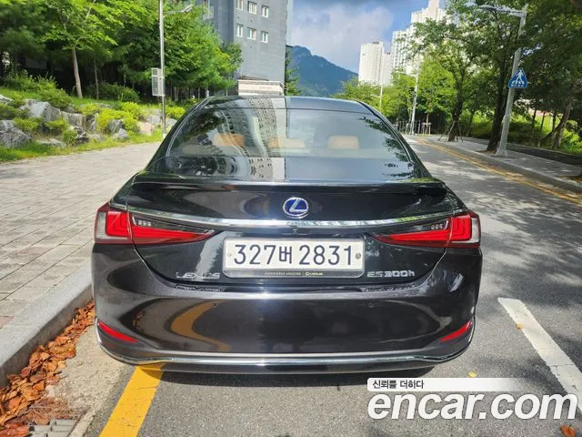 Lexus ES 2021