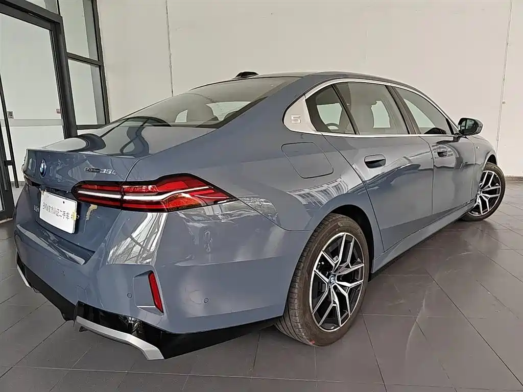 BMW i5 2024