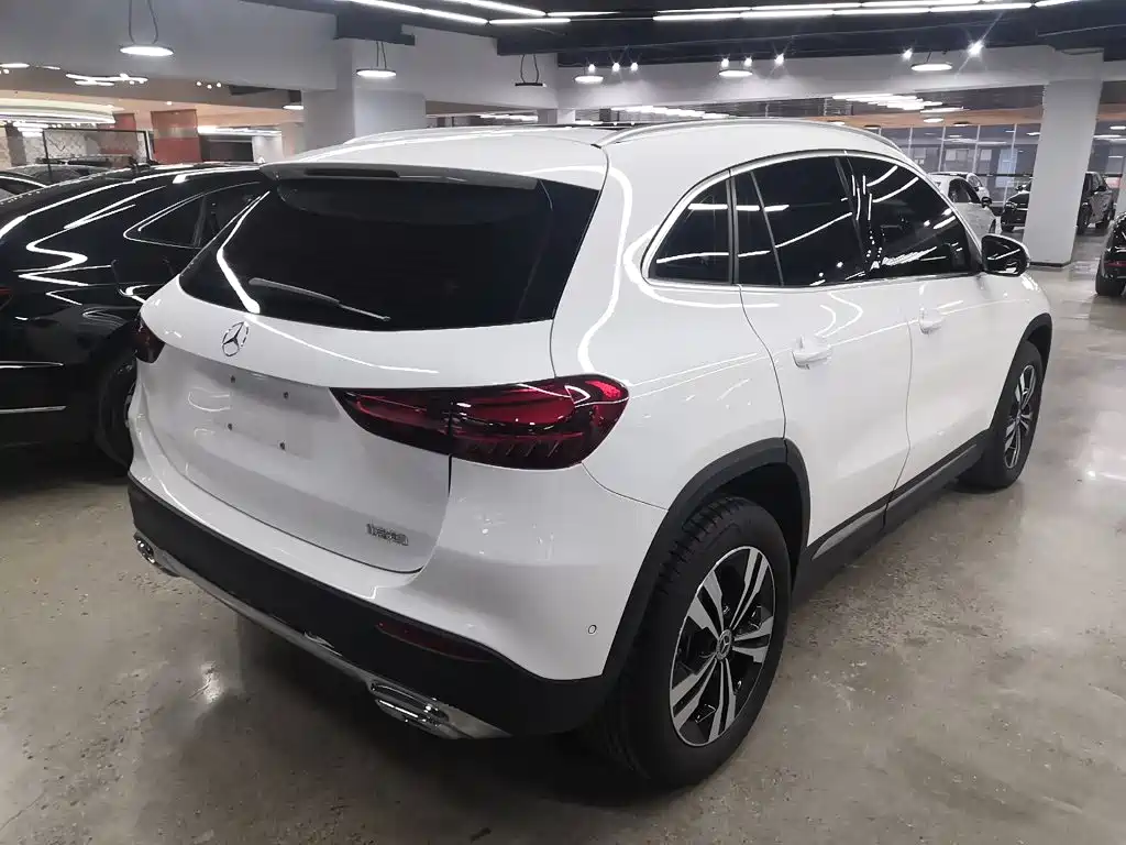Mercedes-Benz GLA 2024