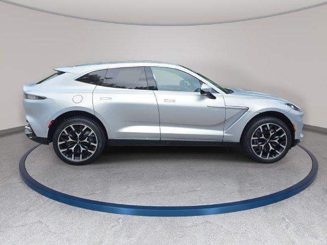 Aston Martin DBX 2021