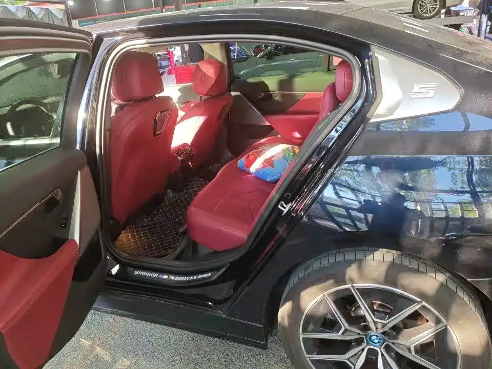 BMW i5 2025