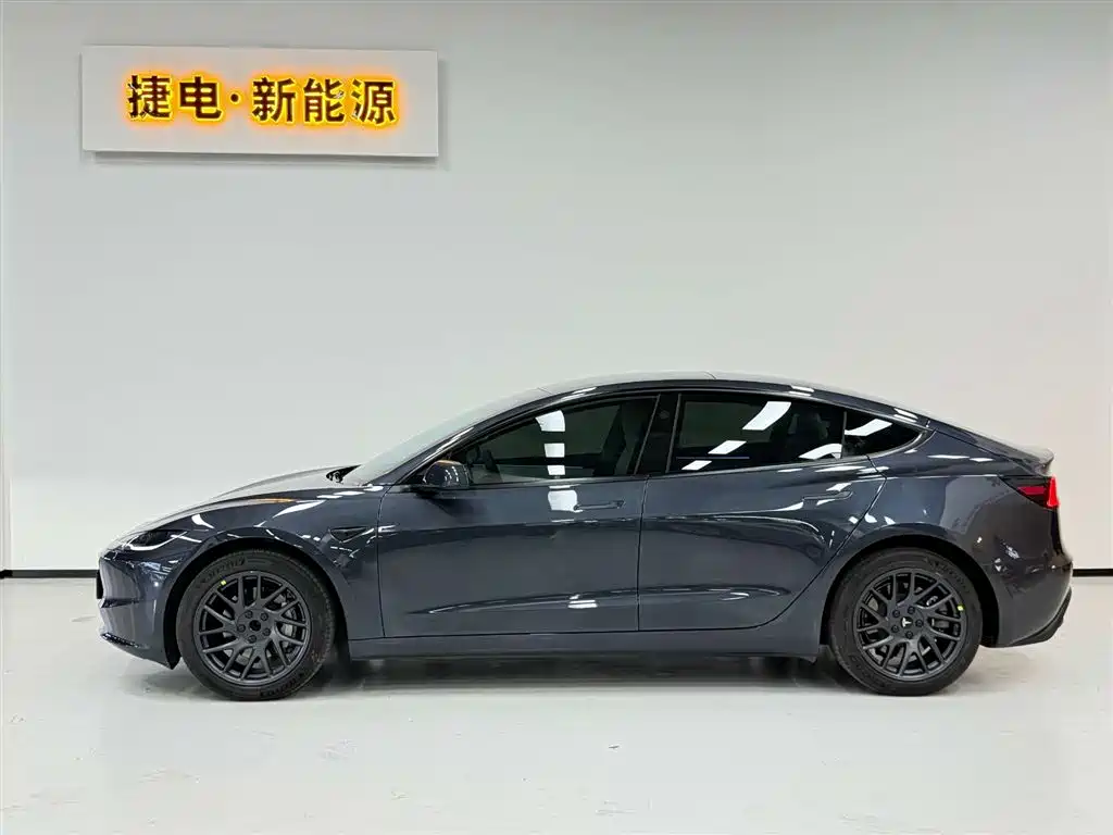 Tesla Model 3 2024