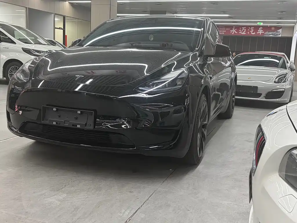 Tesla Model Y 2024