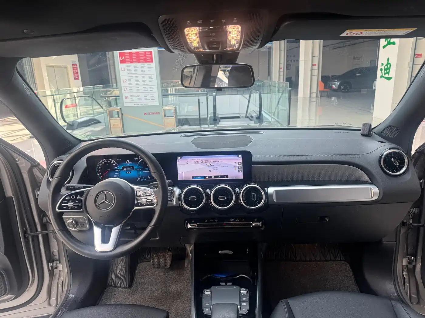 Mercedes-Benz GLB 2023