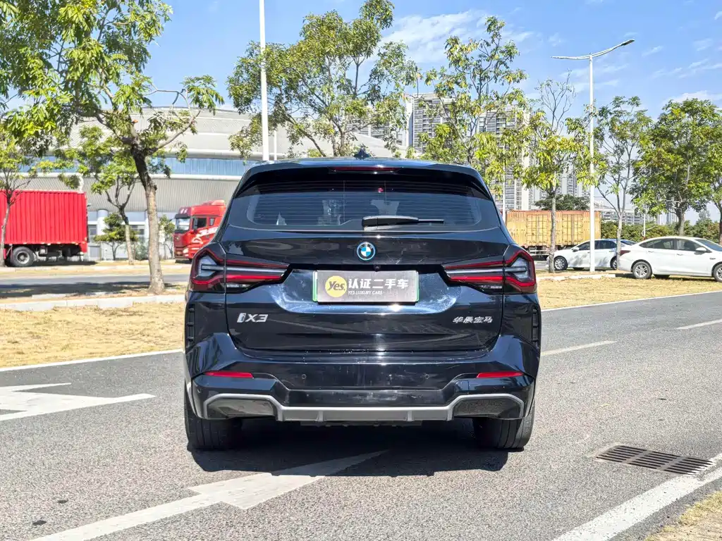 BMW iX3 2024