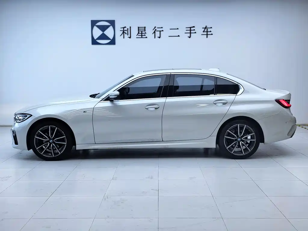 BMW 3 серии 2022