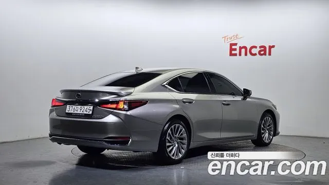Lexus ES 2024