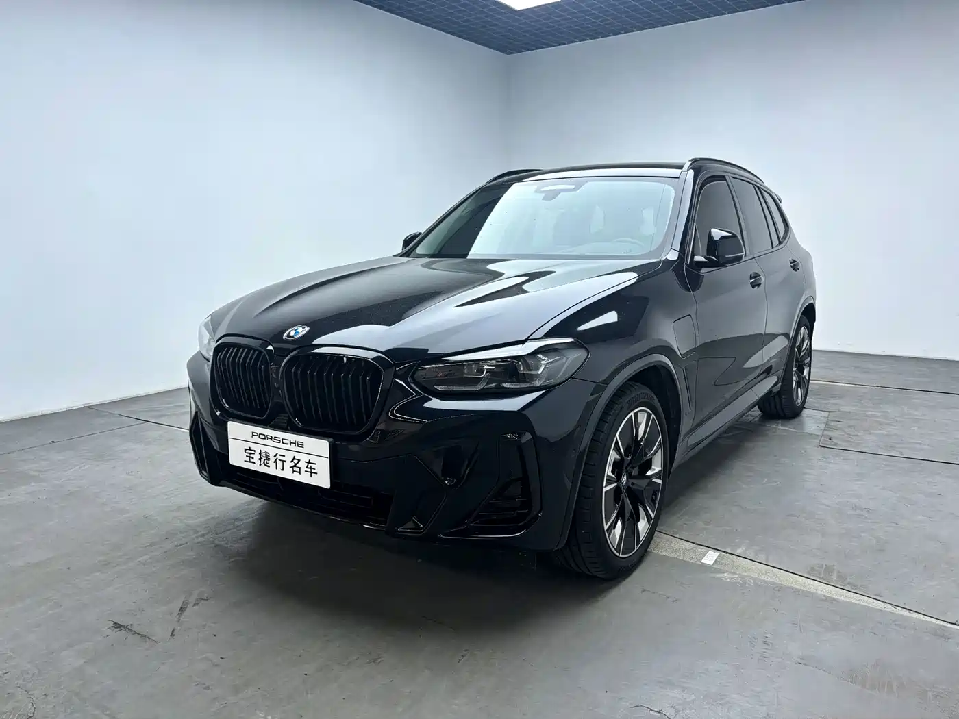 BMW iX3 2025