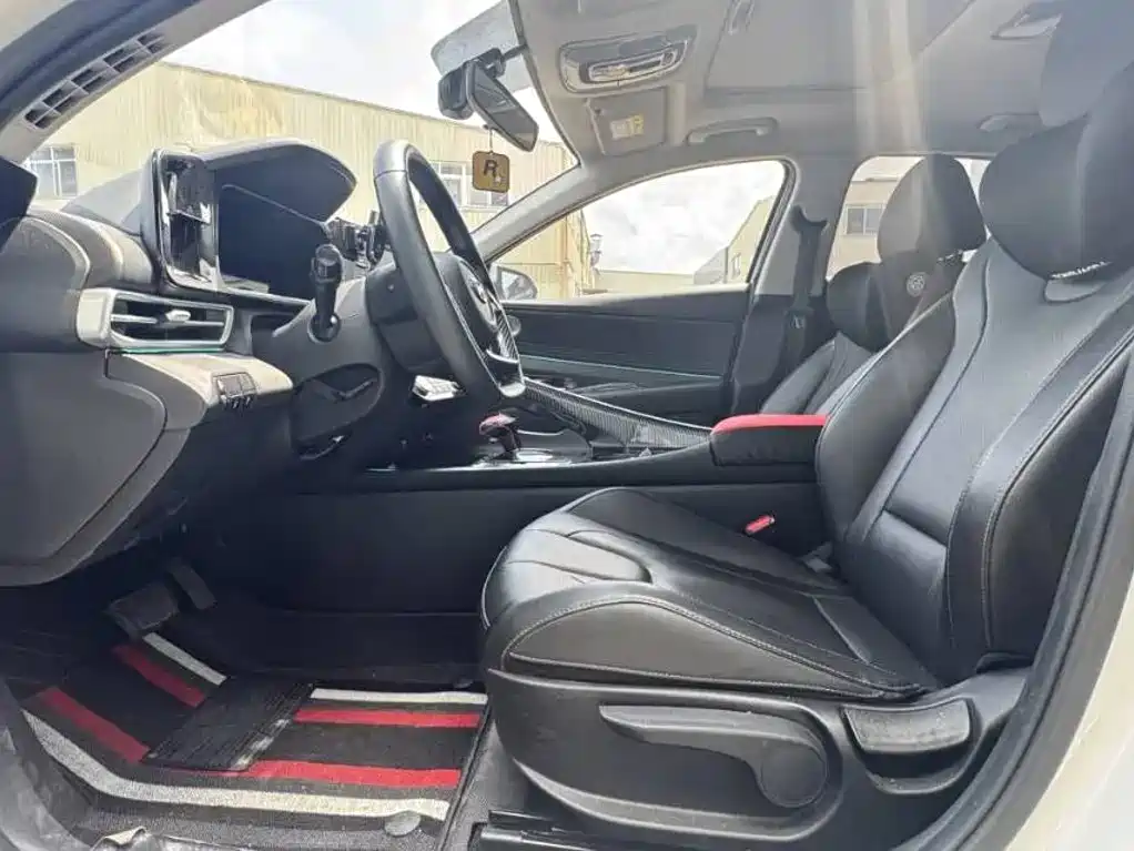 Hyundai Elantra 2023