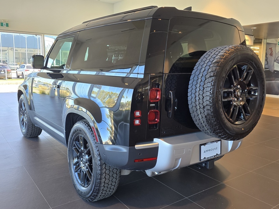 Land Rover Defender 2024