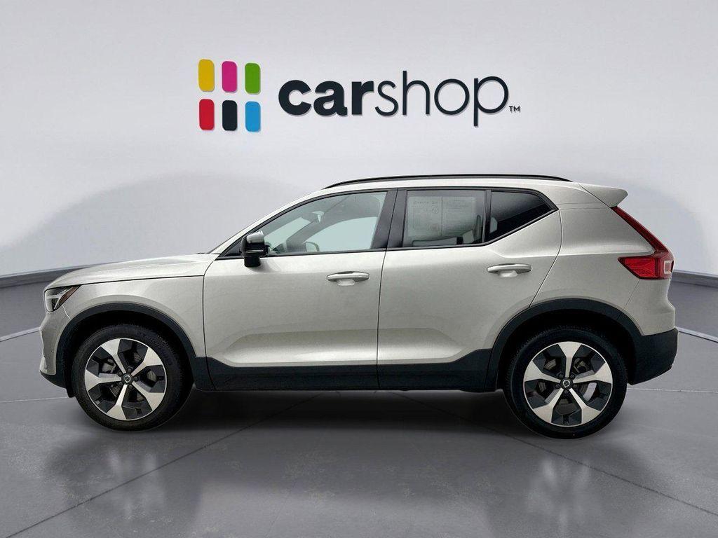 Volvo XC40 2025