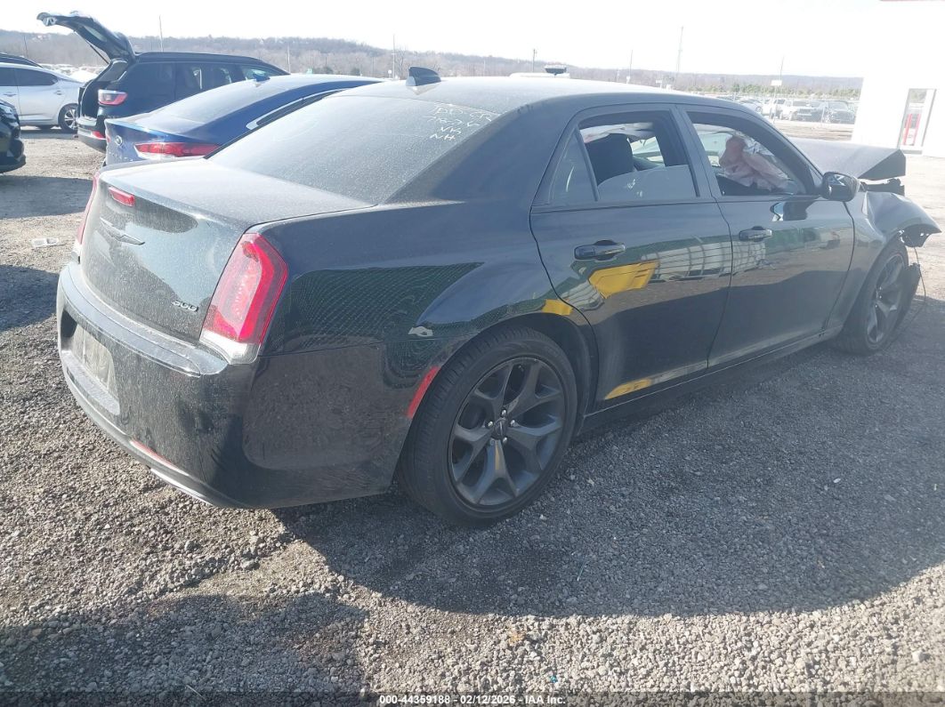 Chrysler 300 2021