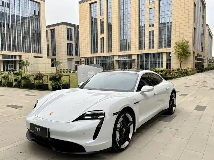 Porsche Taycan 2022