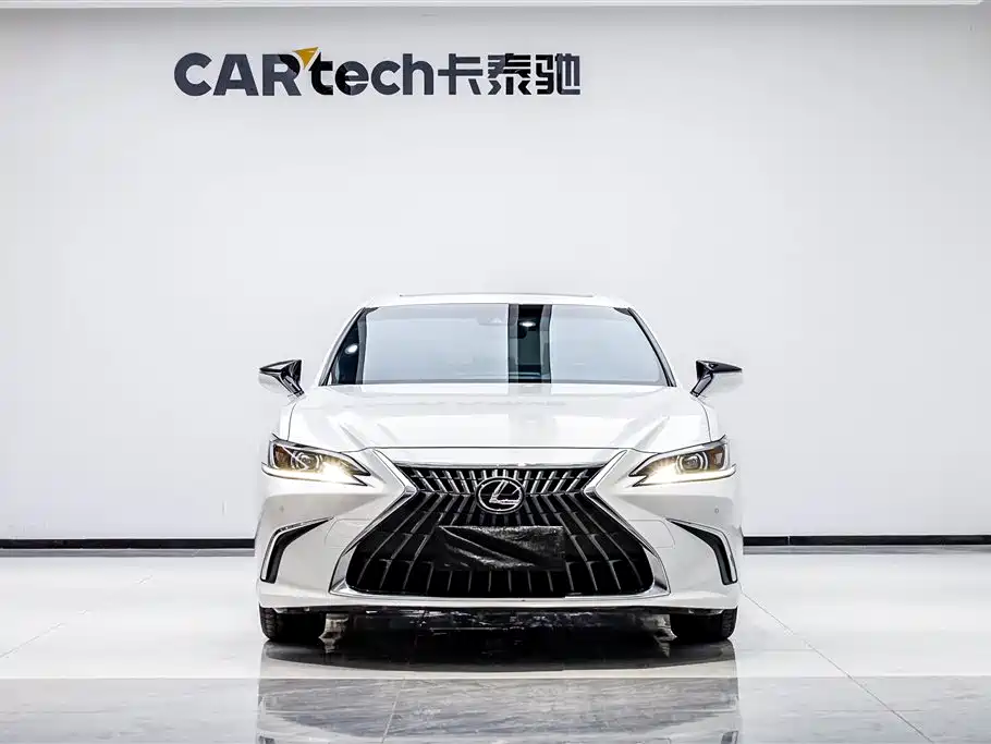 Lexus ES 2024